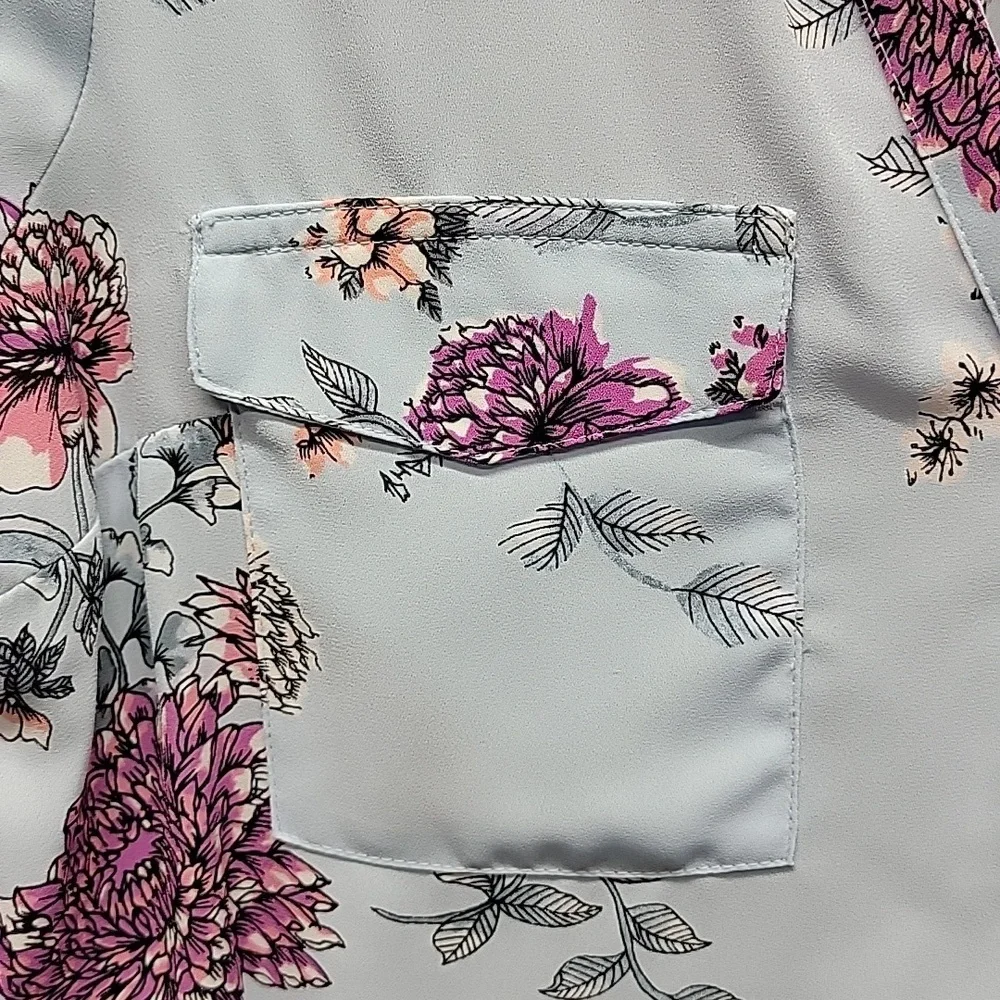 Candie's Floral V neck Blouse Size Medium - Picture 4 of 8